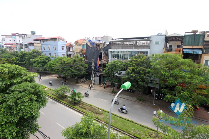 Huge office for rent in Lac Long Quan street, Tay Ho district, Ha Noi